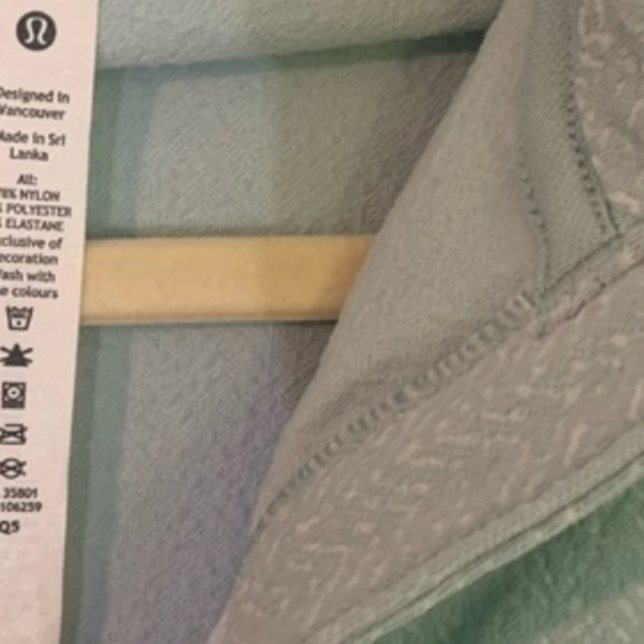 Nwot Lululemon Rest less herringbone hazy jade /alpine whiteHalf Zip crop - Picture 2 of 4